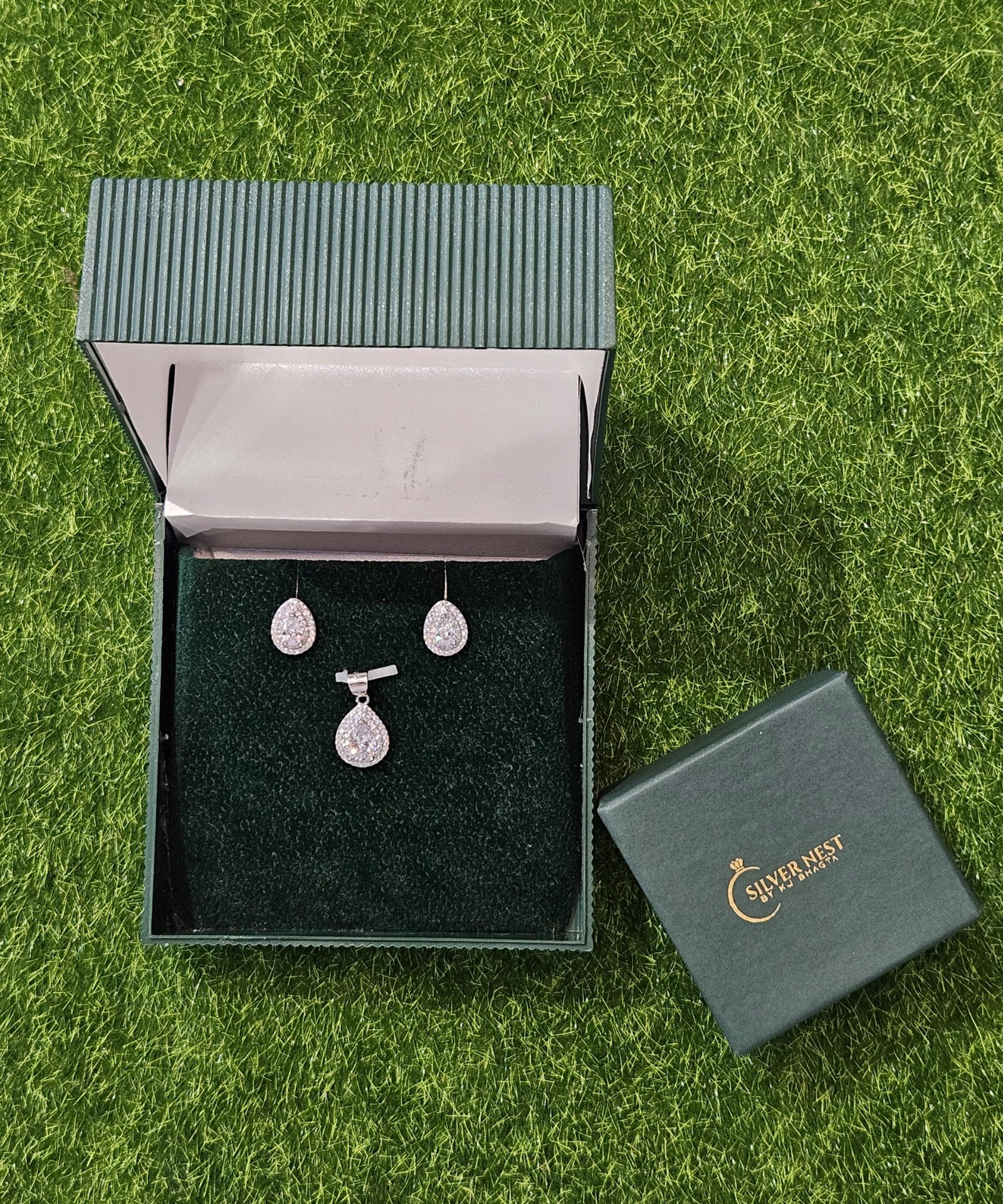Silver pendant set