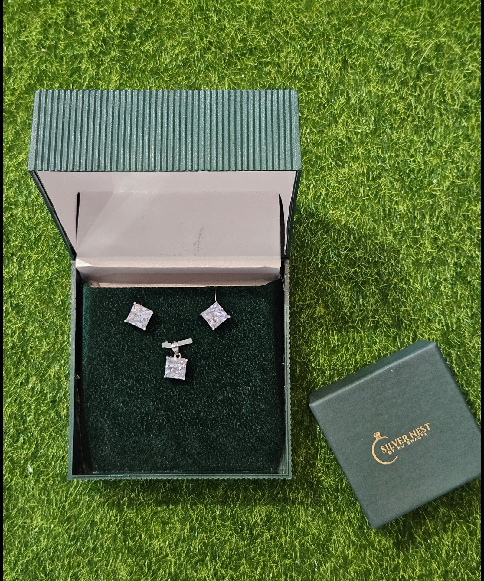 Silver pendant set