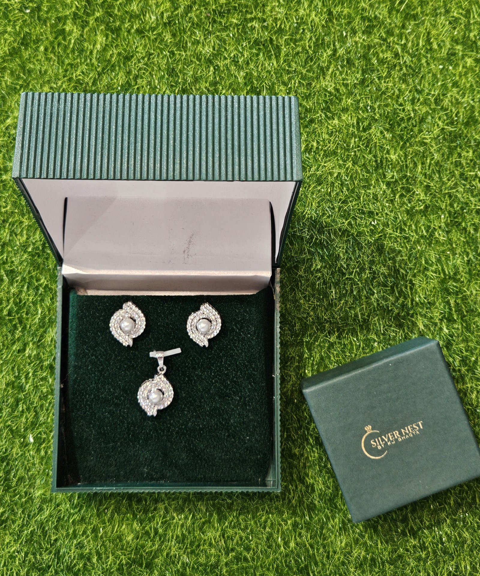 Silver pendant set